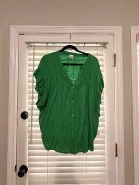 Women's Green Button-Front Ruffle Sleeve Blouse